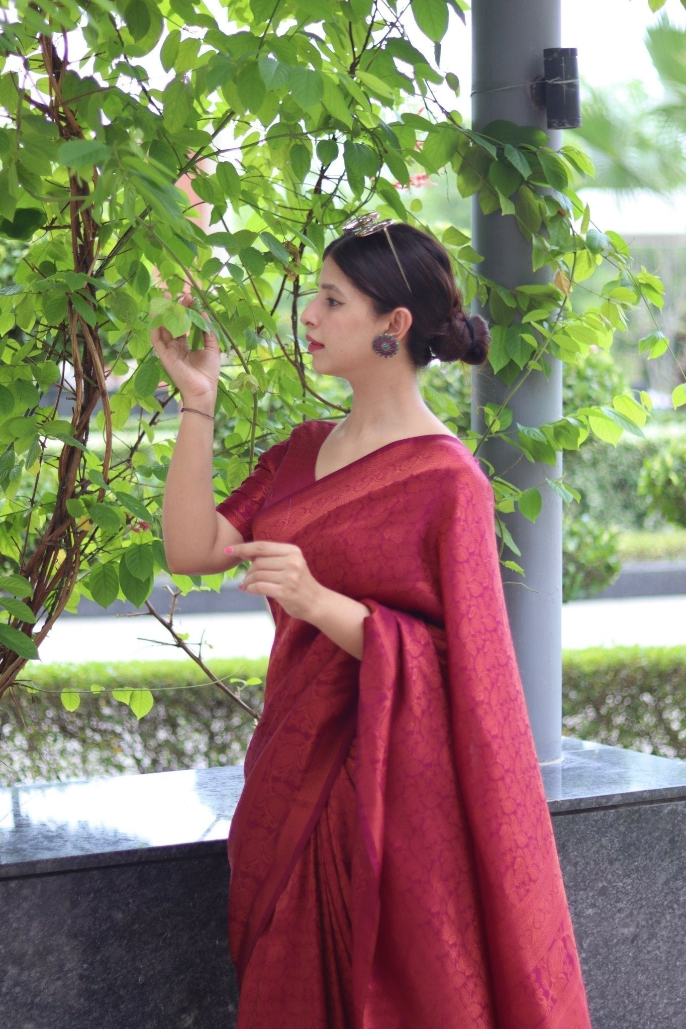 Kuber Pattu Silk Saree, Exuding Regal Charm With Its Rich Pallu And Intricate Brocade Blouse, Elegantly Adorned With Enchanting Tassels On The Saree's Edge. - Almaari Fashion