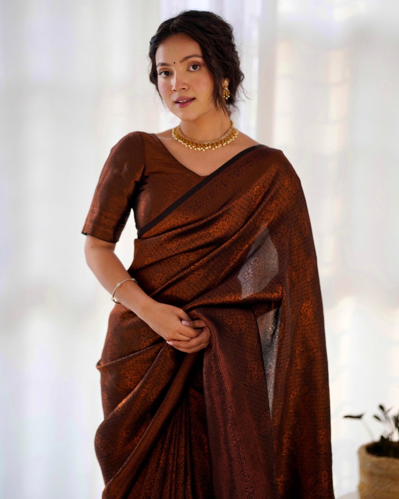 Kuber Pattu Silk Saree, Exuding Regal Charm With Its Rich Pallu And Intricate Brocade Blouse, Elegantly Adorned With Enchanting Tassels On The Saree's Edge. - Almaari Fashion