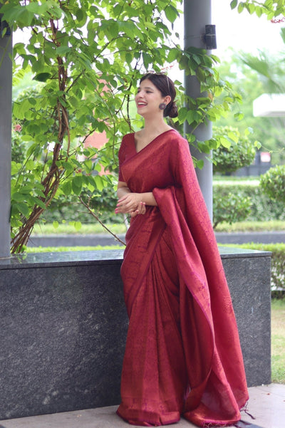 Kuber Pattu Silk Saree, Exuding Regal Charm With Its Rich Pallu And Intricate Brocade Blouse, Elegantly Adorned With Enchanting Tassels On The Saree's Edge. - Almaari Fashion