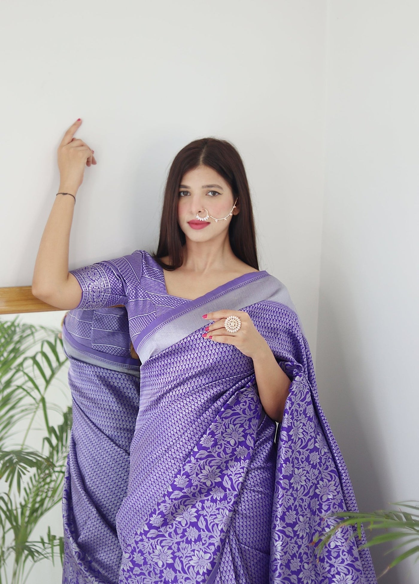 Lavender Pure Banarasi Silk Saree With Twirling Blouse Piece - Almaari Fashion