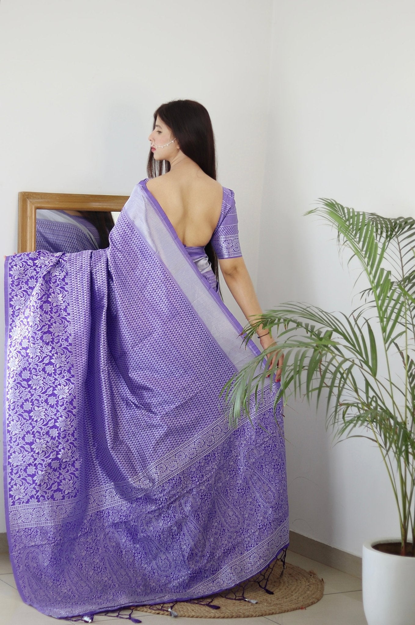 Lavender Pure Banarasi Silk Saree With Twirling Blouse Piece - Almaari Fashion