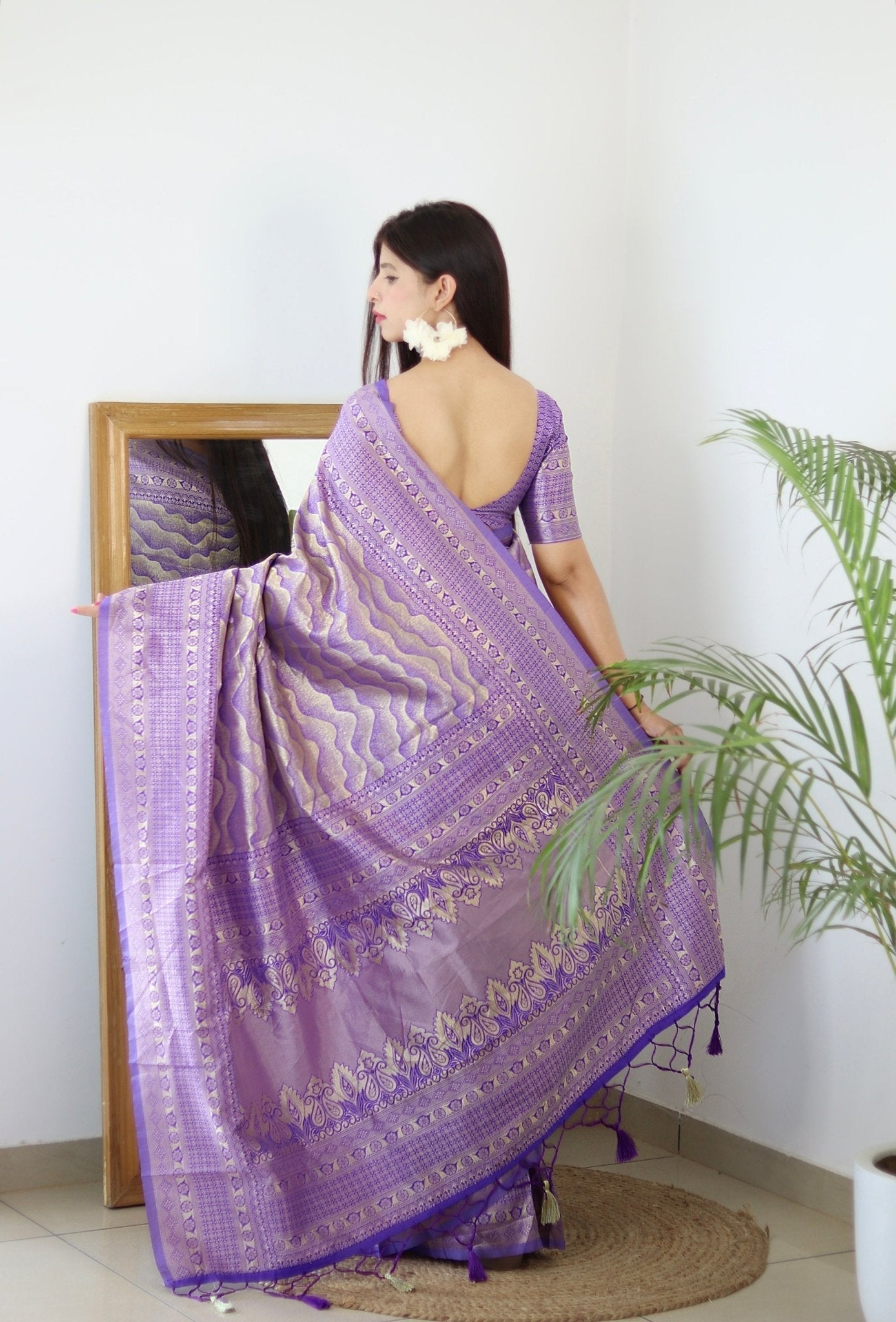 Lavender Pure Banarasi Silk Saree With Twirling Blouse Piece - Almaari Fashion