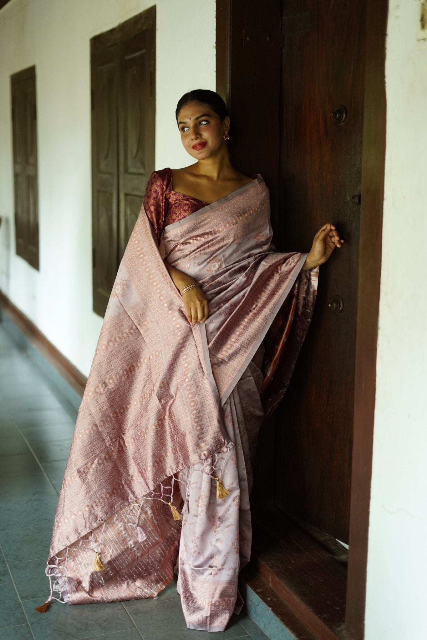 Lavender Pure Banarasi Silk Saree With Twirling Blouse Piece - Almaari Fashion