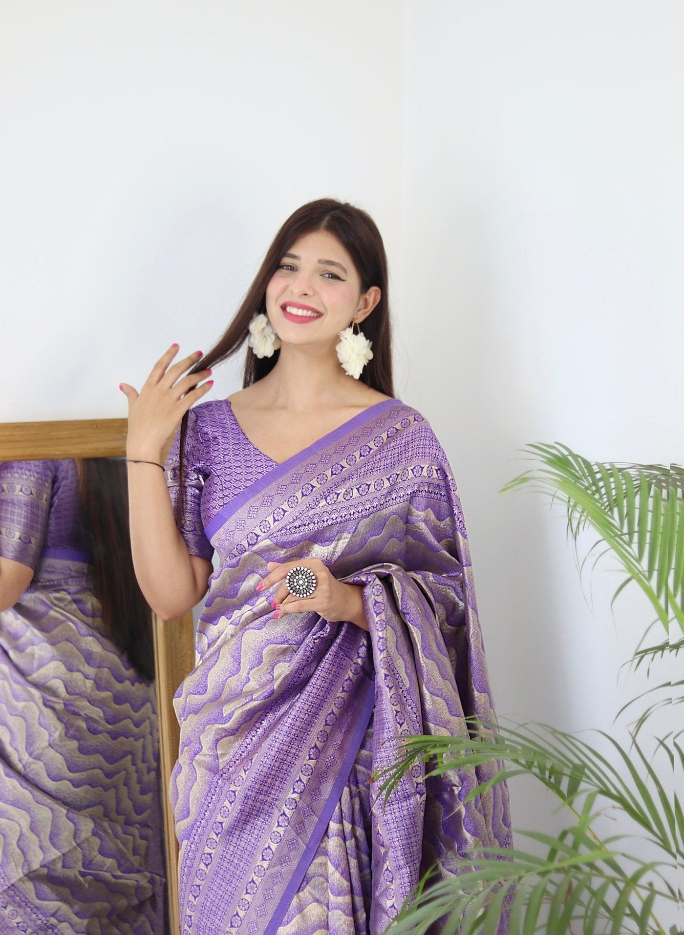 Lavender Pure Kanjivaram Silk Saree With Twirling Blouse Piece - Almaari Fashion