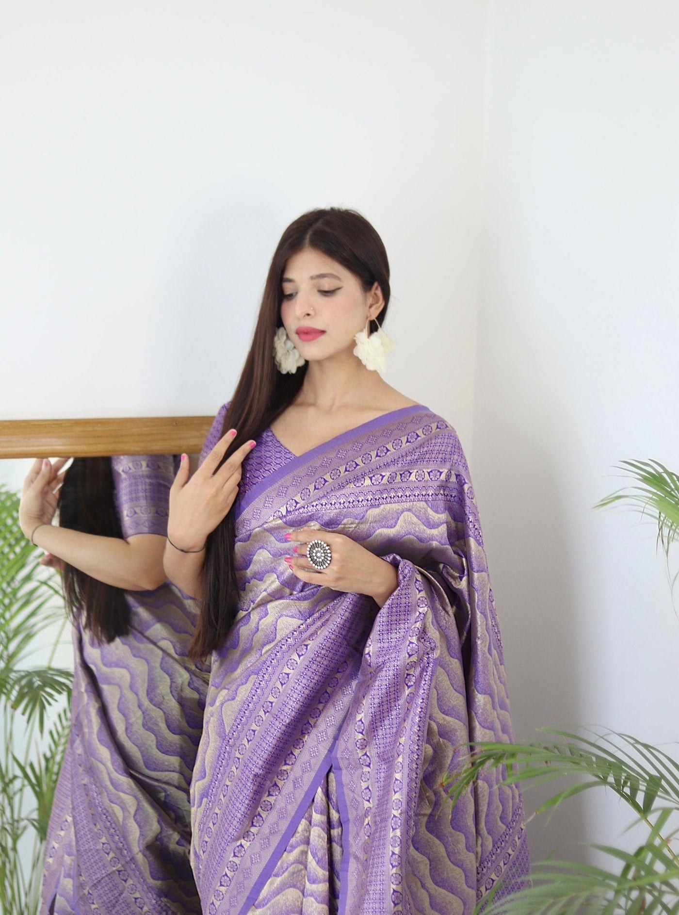 Lavender Pure Kanjivaram Silk Saree With Twirling Blouse Piece - Almaari Fashion