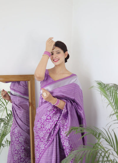 Light Magenta Pure Kanjivaram Silk Saree With Twirling Blouse Piece - Almaari Fashion