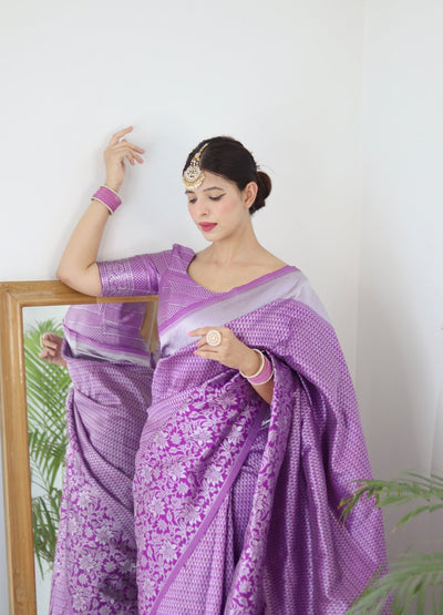 Light Magenta Pure Kanjivaram Silk Saree With Twirling Blouse Piece - Almaari Fashion