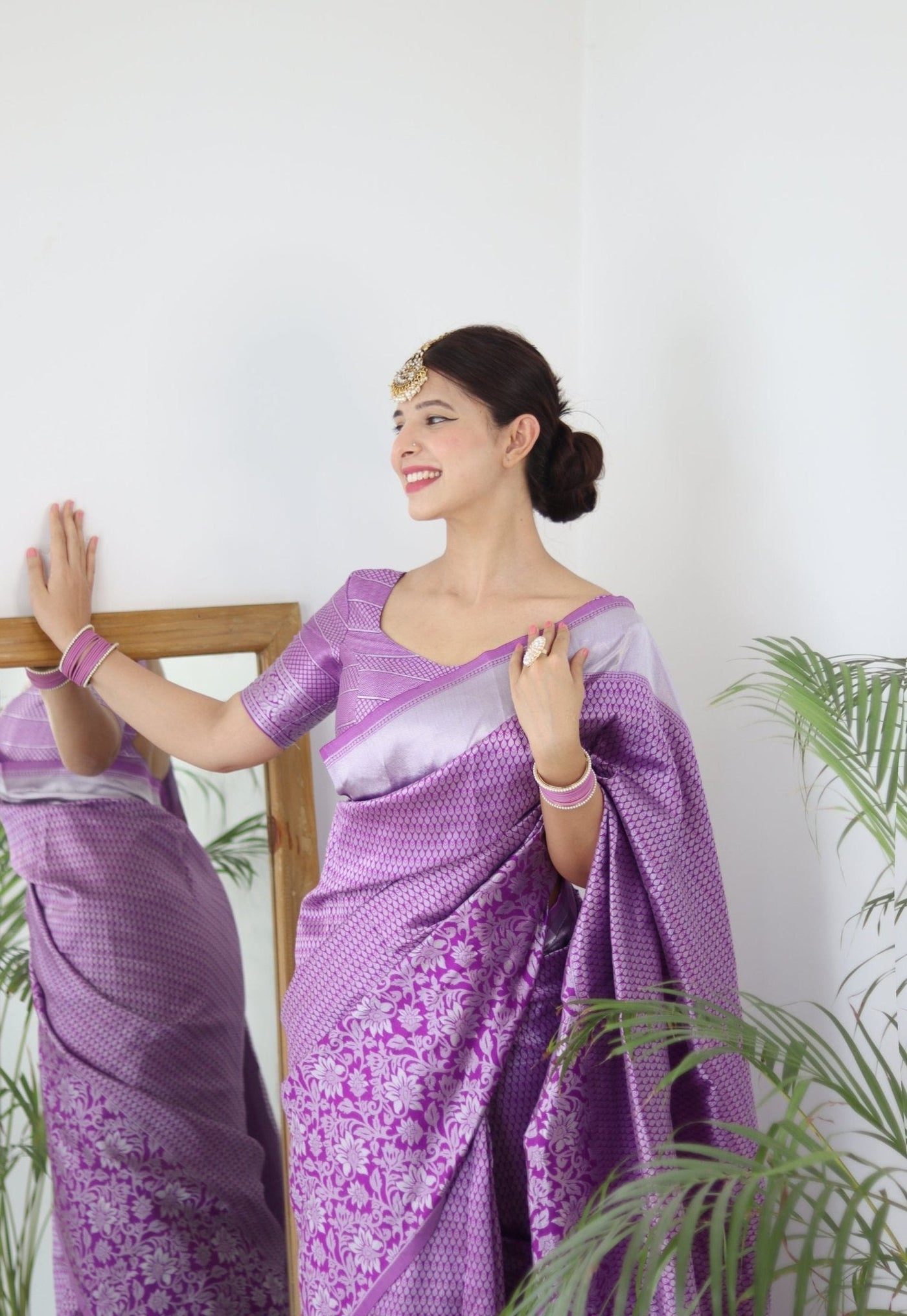 Light Magenta Pure Kanjivaram Silk Saree With Twirling Blouse Piece - Almaari Fashion