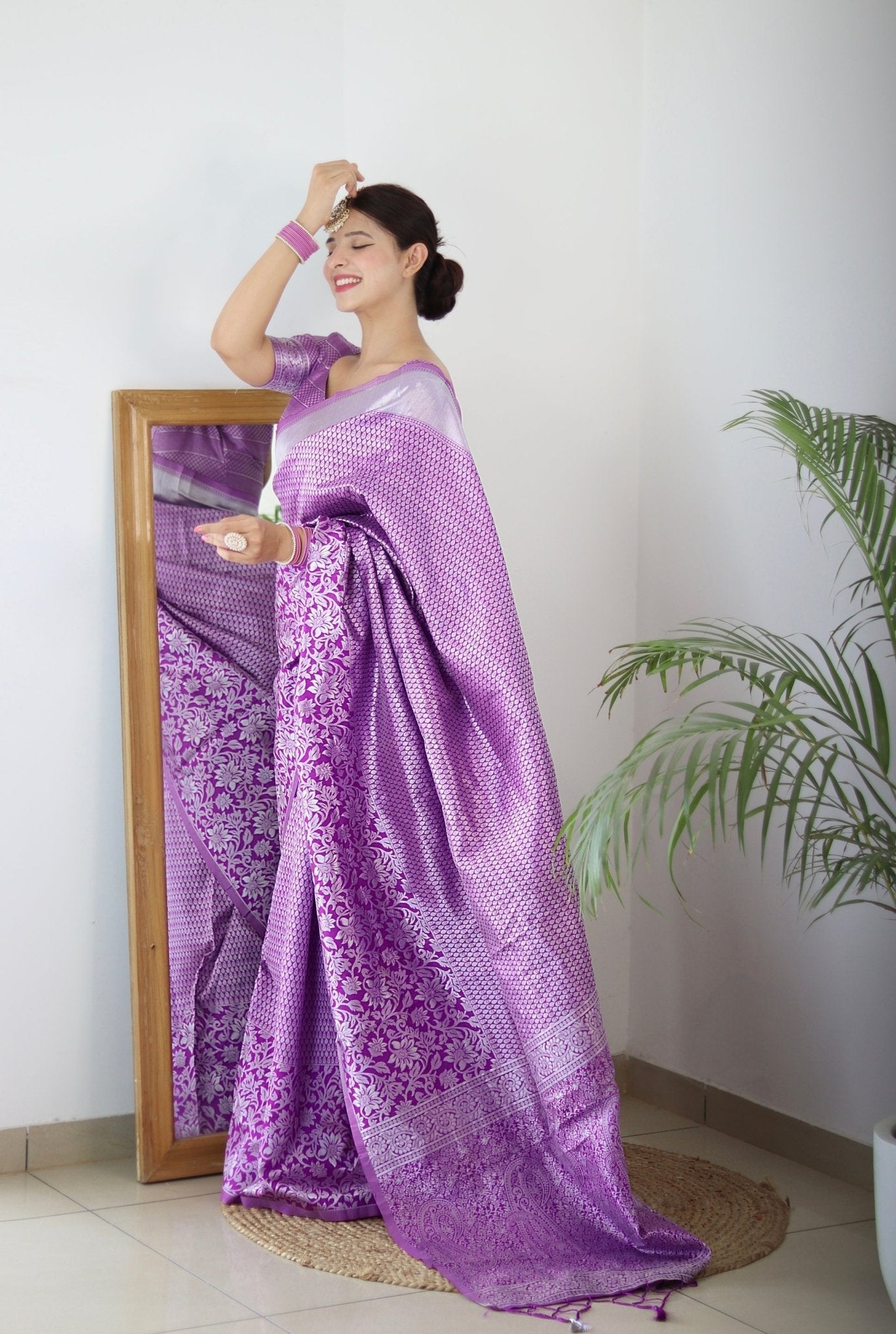 Light Magenta Pure Kanjivaram Silk Saree With Twirling Blouse Piece - Almaari Fashion