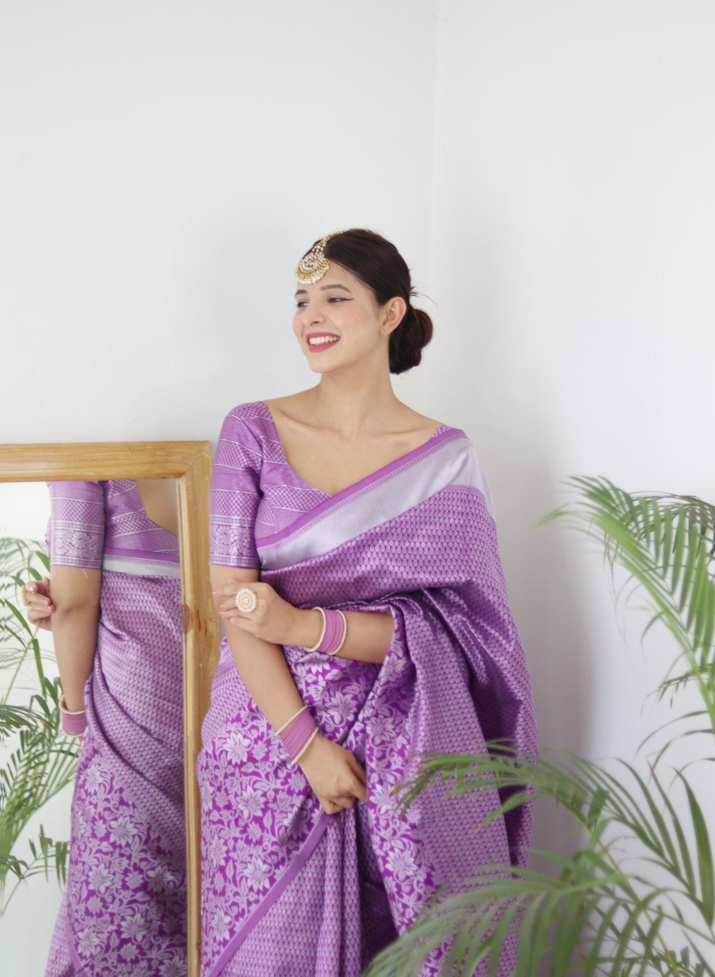 Light Magenta Pure Kanjivaram Silk Saree With Twirling Blouse Piece - Almaari Fashion