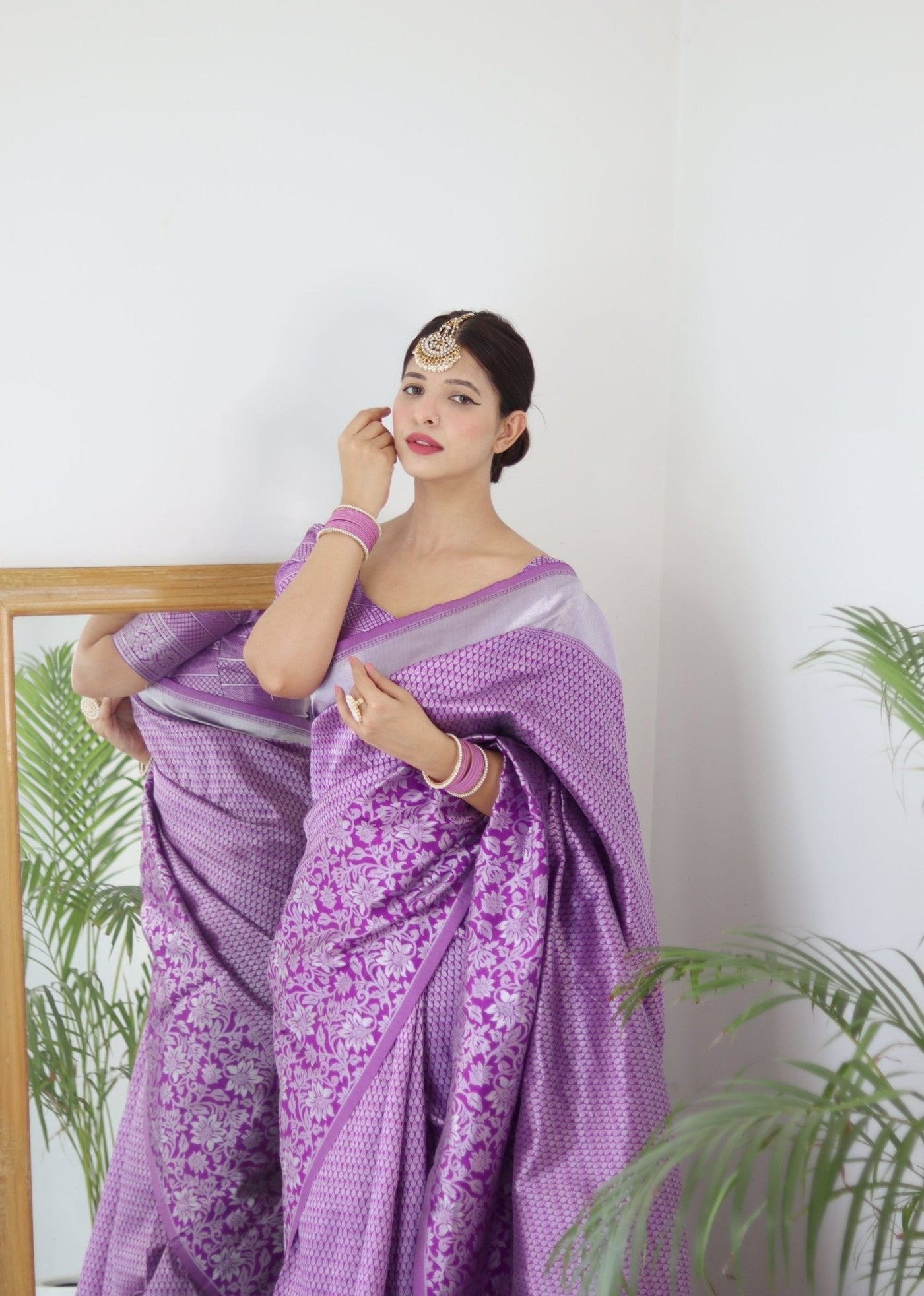 Light Magenta Pure Kanjivaram Silk Saree With Twirling Blouse Piece - Almaari Fashion