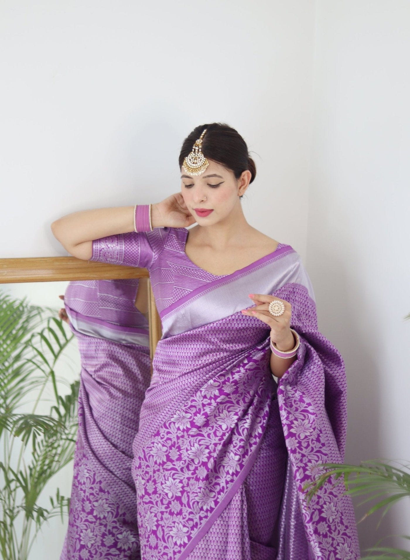 Light Magenta Pure Kanjivaram Silk Saree With Twirling Blouse Piece - Almaari Fashion