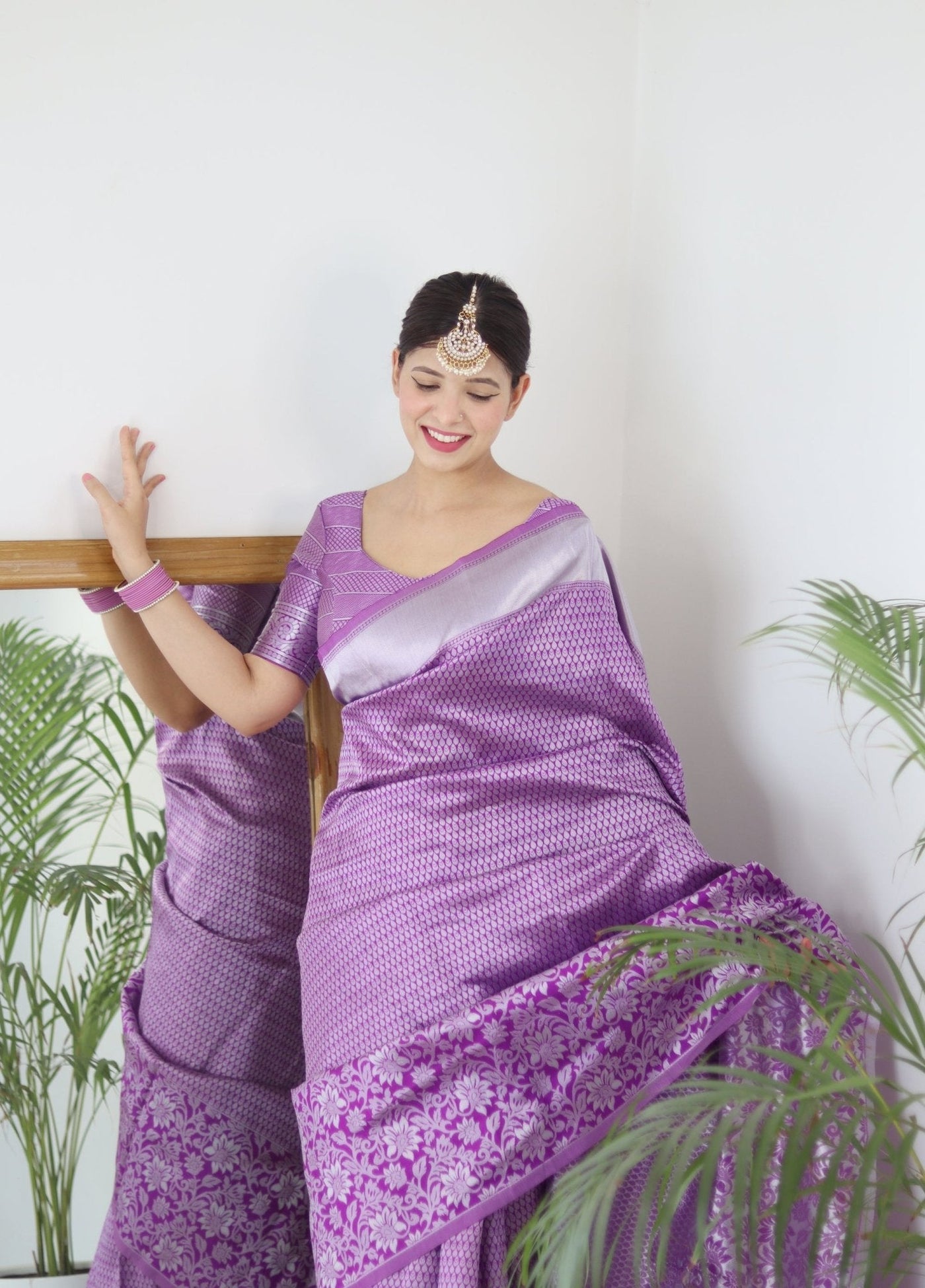 Light Magenta Pure Kanjivaram Silk Saree With Twirling Blouse Piece - Almaari Fashion