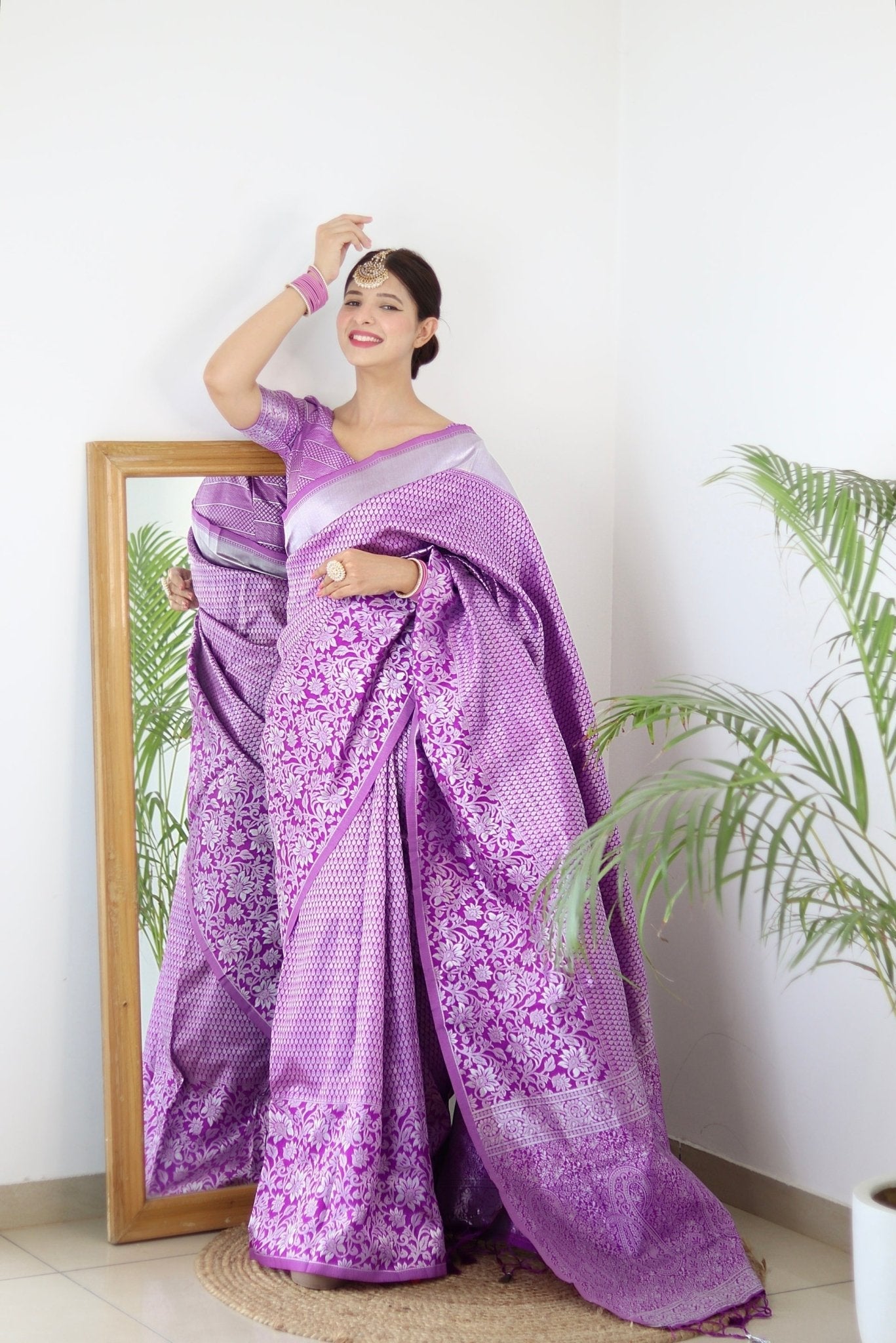 Light Magenta Pure Kanjivaram Silk Saree With Twirling Blouse Piece - Almaari Fashion