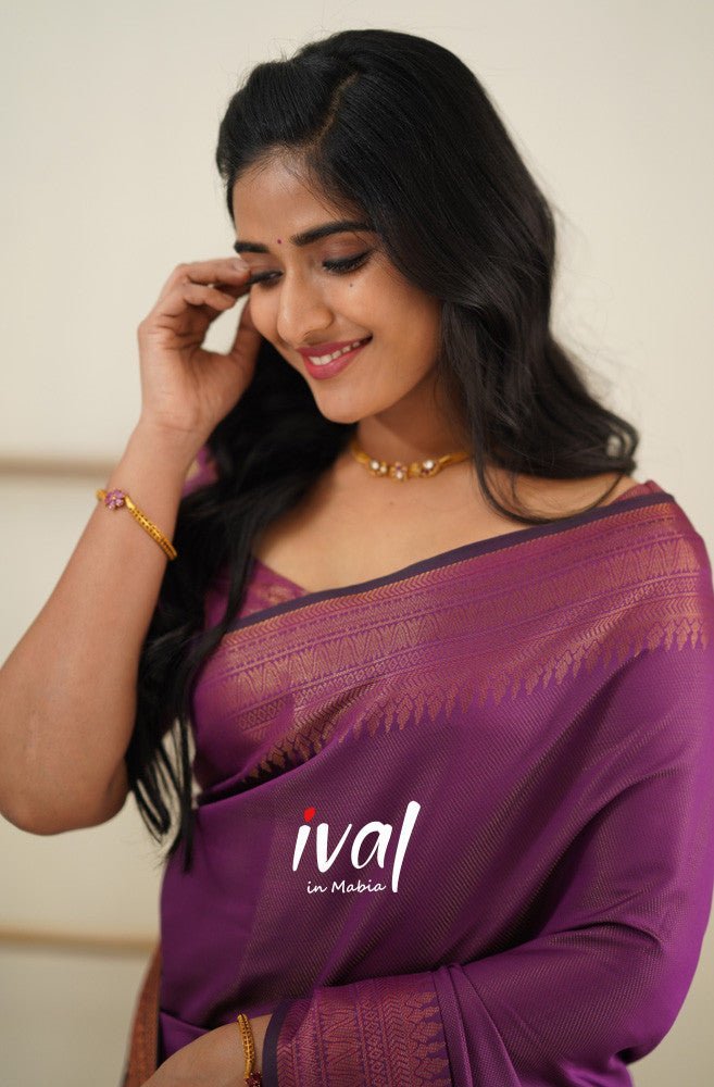 Magenta Pure Kanjivaram Silk Saree With Moiety Blouse Piece - Almaari Fashion