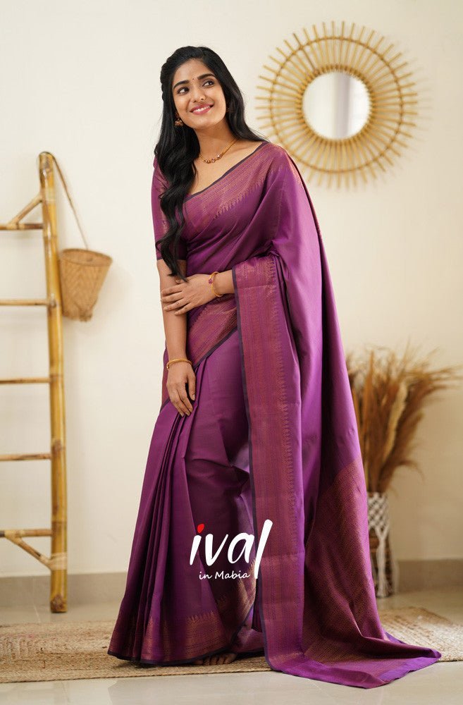 Magenta Pure Kanjivaram Silk Saree With Moiety Blouse Piece - Almaari Fashion