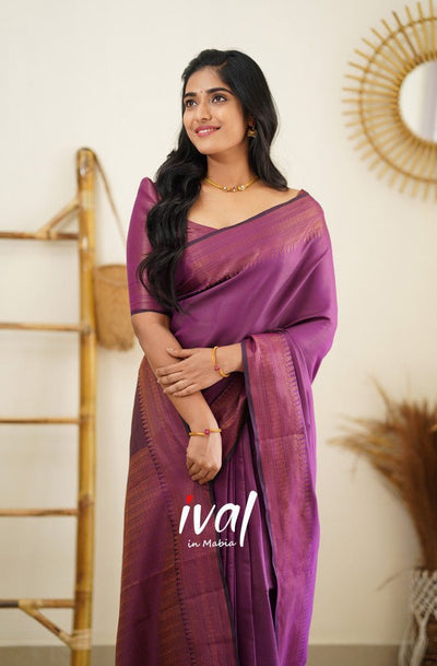 Magenta Pure Kanjivaram Silk Saree With Moiety Blouse Piece - Almaari Fashion