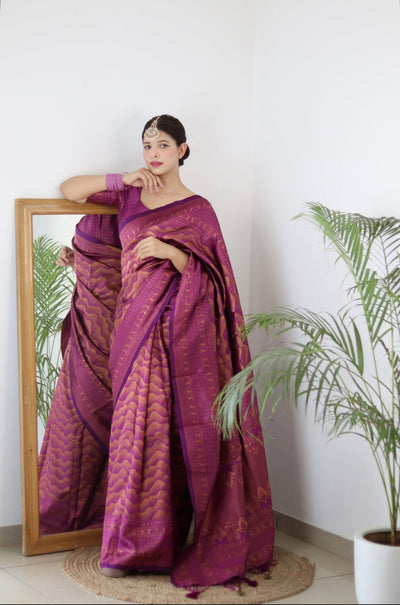 Magenta Pure Kanjivaram Silk Saree With Twirling Blouse Piece - Almaari Fashion