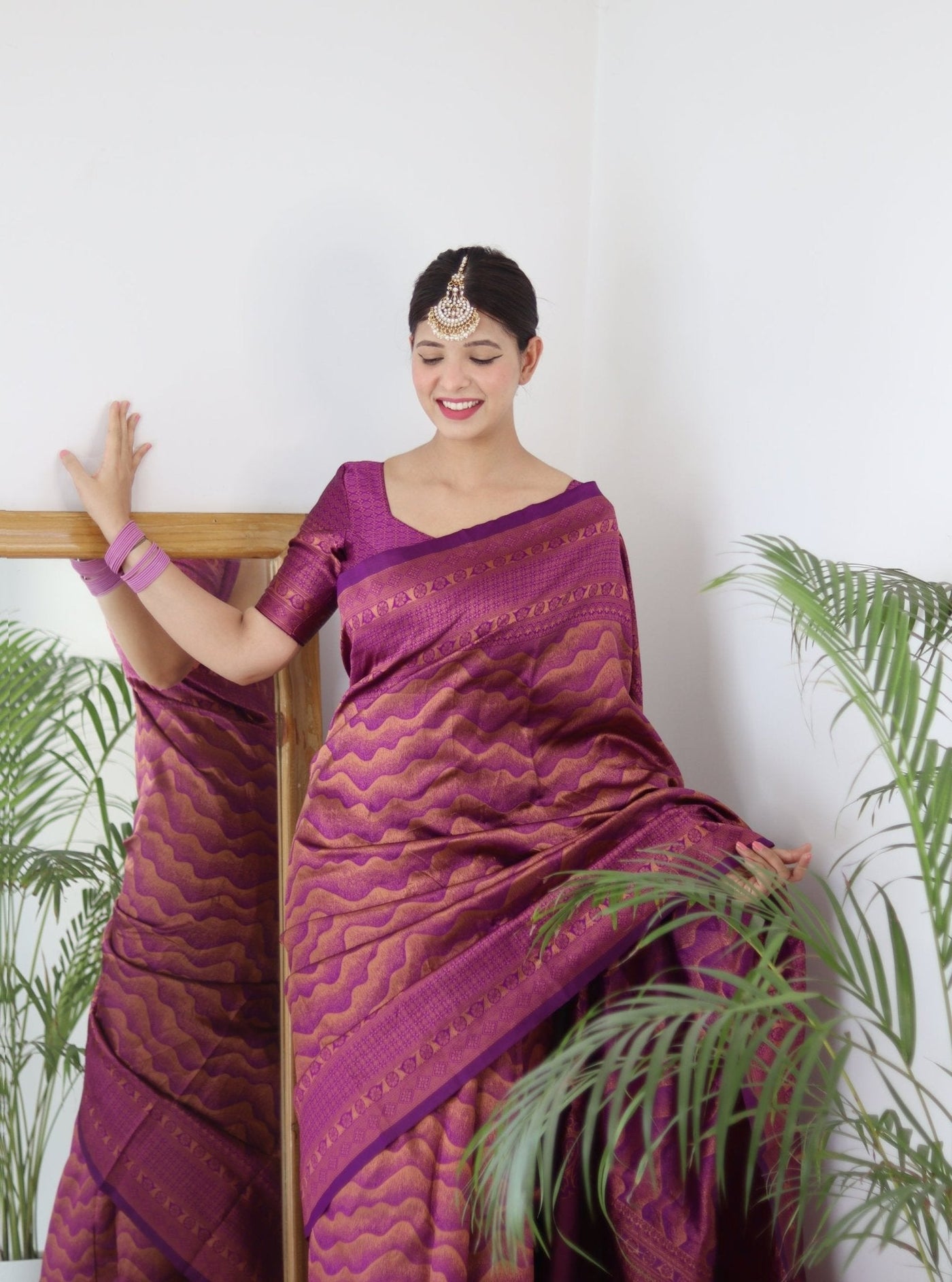 Magenta Pure Kanjivaram Silk Saree With Twirling Blouse Piece - Almaari Fashion