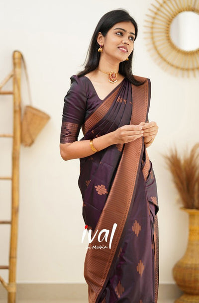 Magenta Pure Kanjivaram Silk With Confounding Blouse Piece - Almaari Fashion