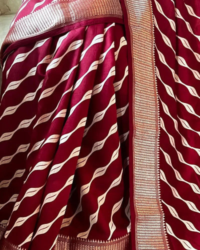 Maroon Pure Kanjivaram Silk Weaved With Copper Zari Comes With Heavy Kanjivaram Brocade Blouse - Almaari Fashion