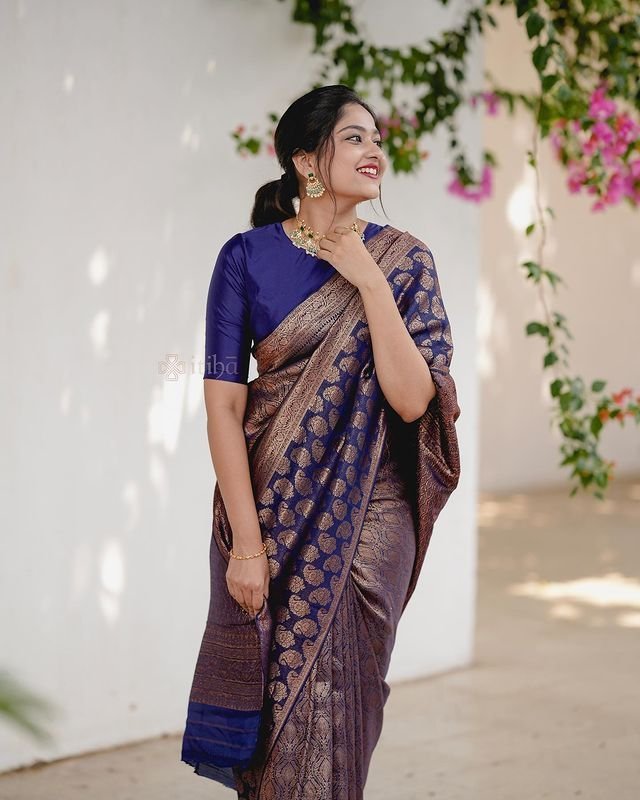 Navy Blue Pure Kanjivaram Silk Saree Stylish Blouse Piece - Almaari Fashion