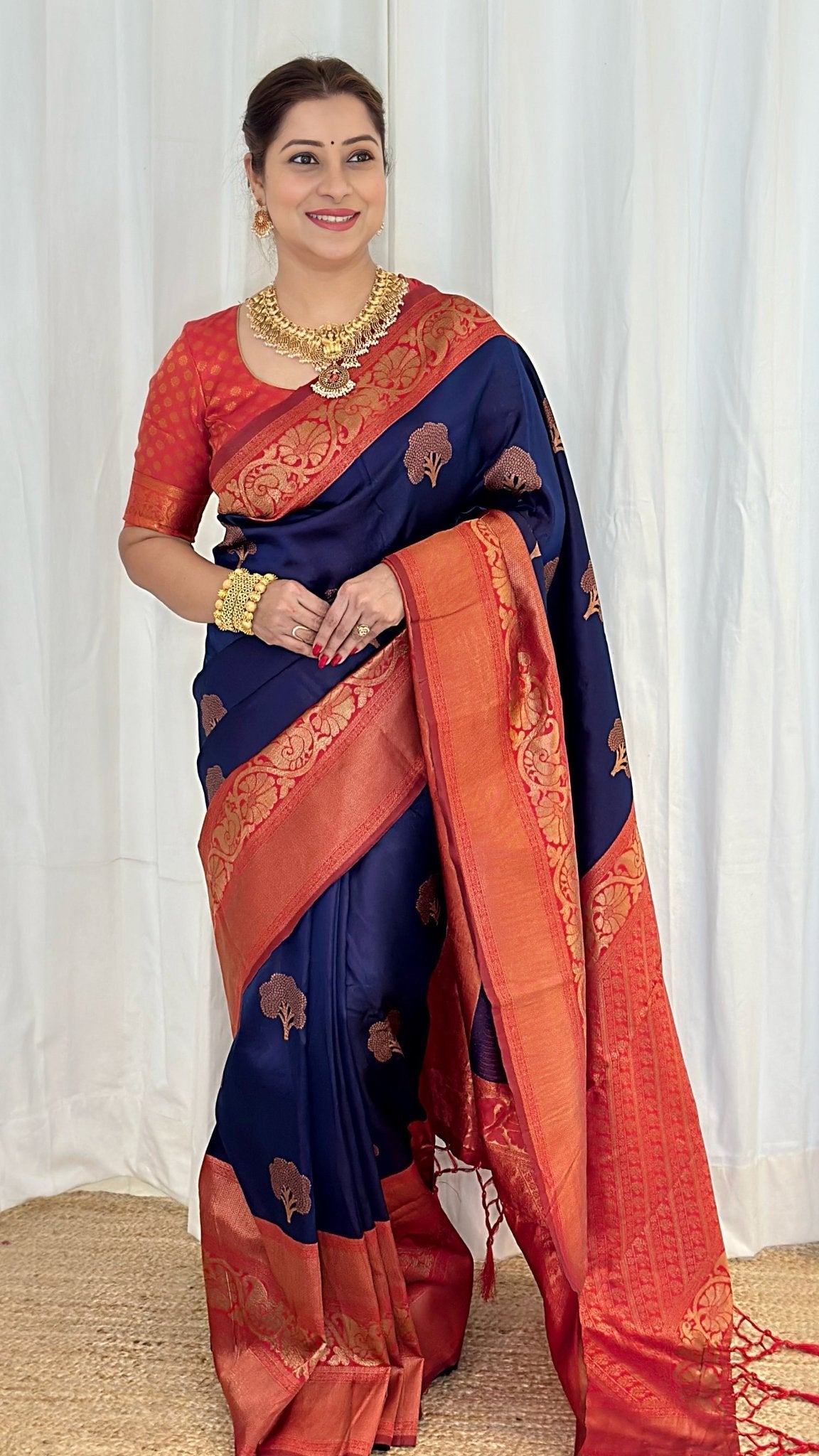 Navy Blue Pure Kanjivaram Silk Saree Stylish Blouse Piece - Almaari Fashion