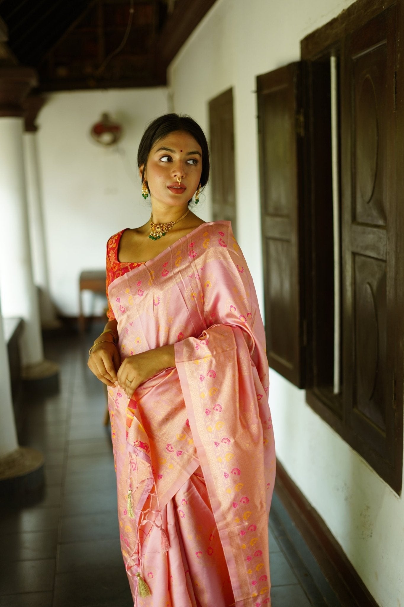 Onion Pink Pure Banarasi Silk Saree With Twirling Blouse Piece - Almaari Fashion