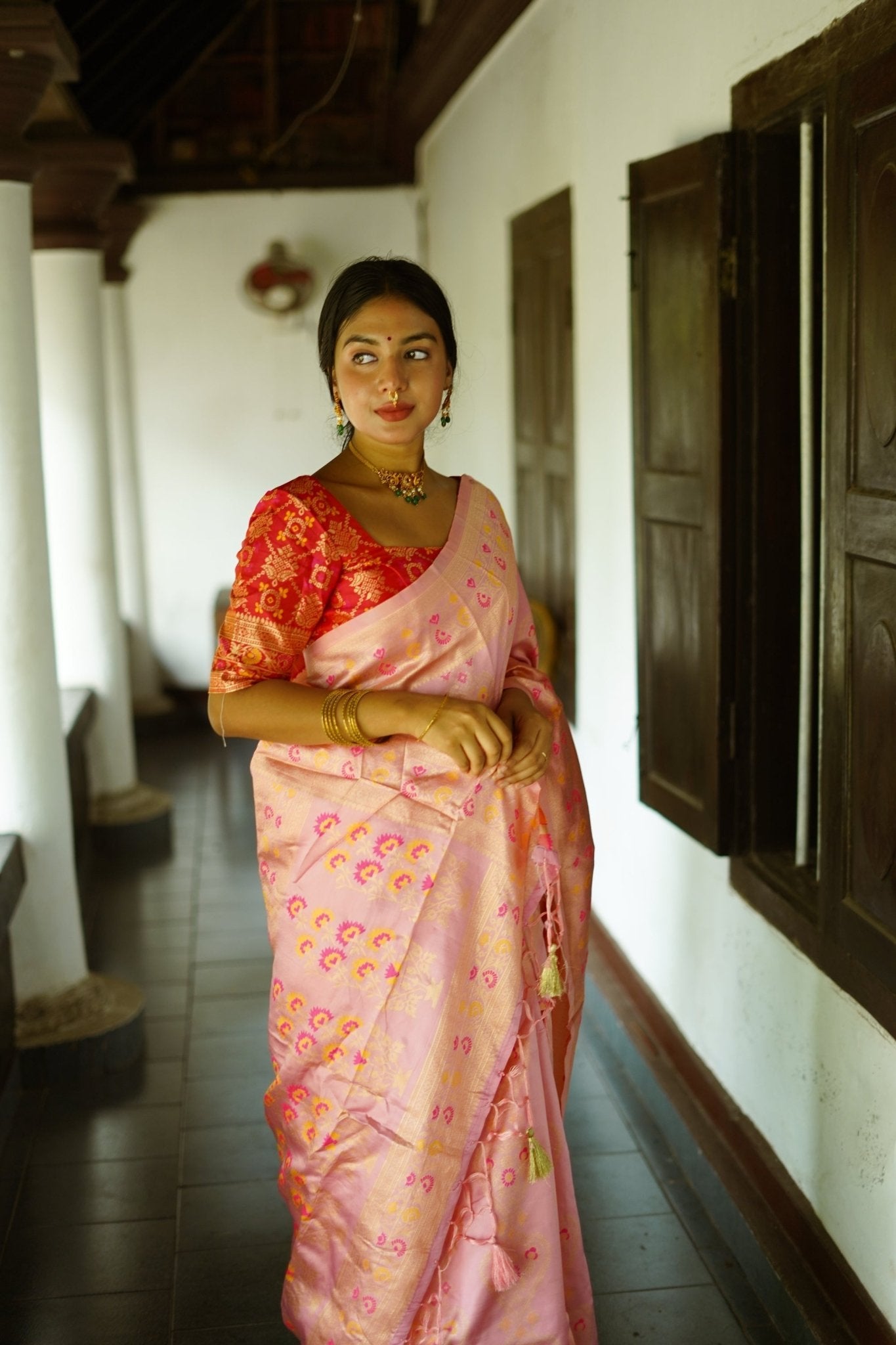 Onion Pink Pure Banarasi Silk Saree With Twirling Blouse Piece - Almaari Fashion