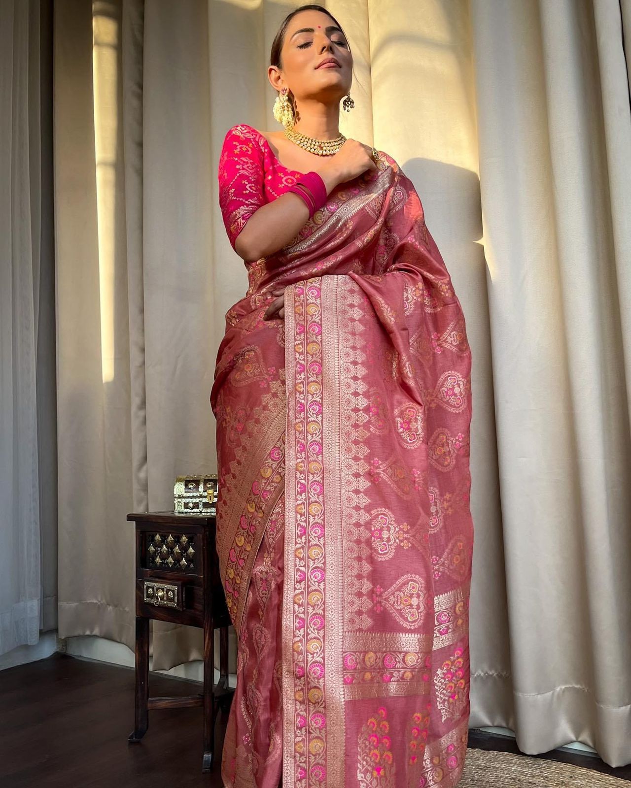 Orchid Pink Pure Banarasi Silk Saree With Twirling Blouse Piece - Almaari Fashion