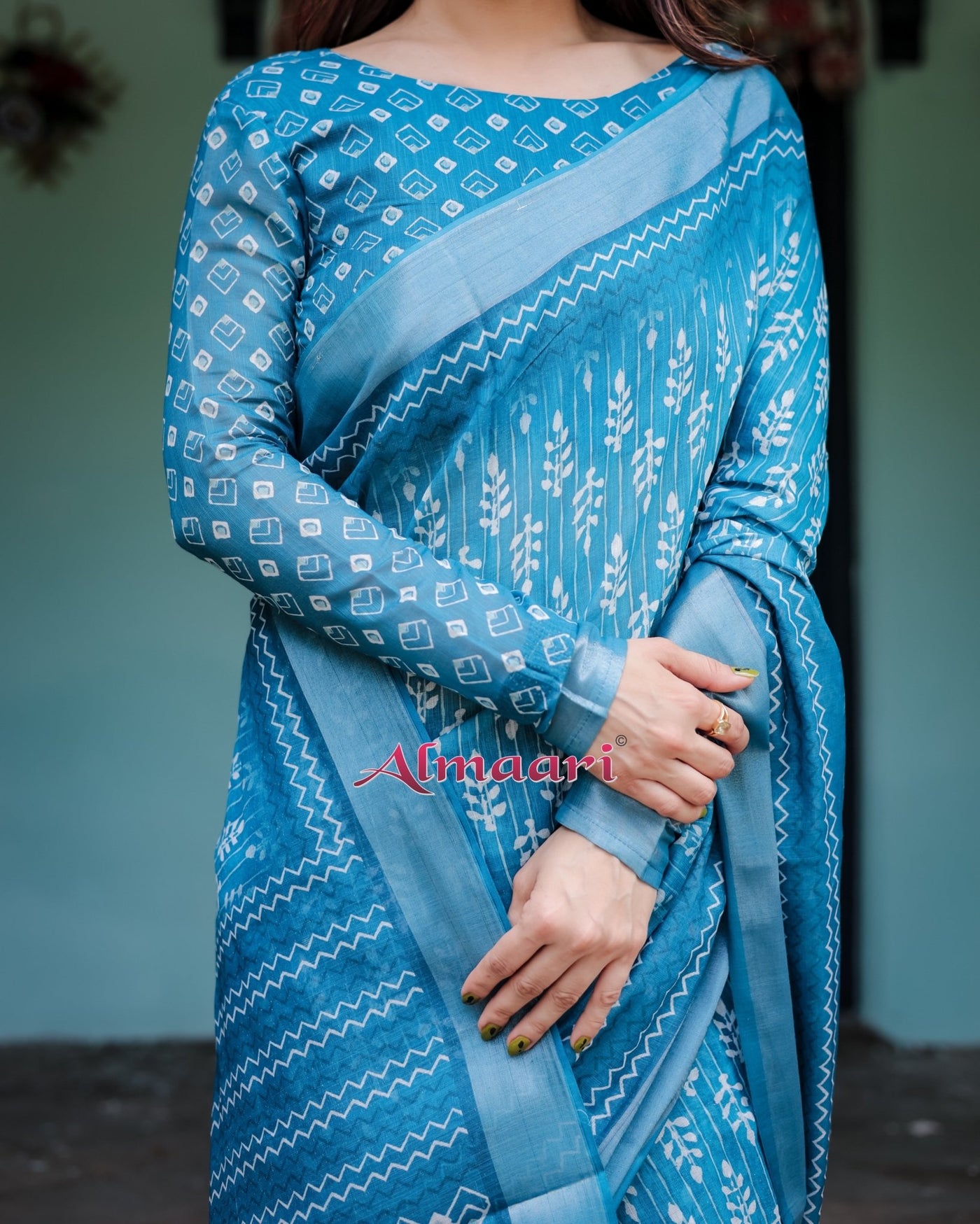 Pure Cotton Linen Saree Weaved With Zari Comes With Tassels - Almaari Fashion