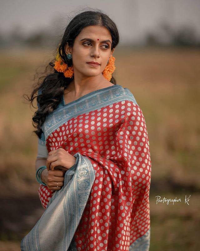 Quintessential Red Pure Kanjivaram Silk With Magnific Blouse Piece - Almaari Fashion