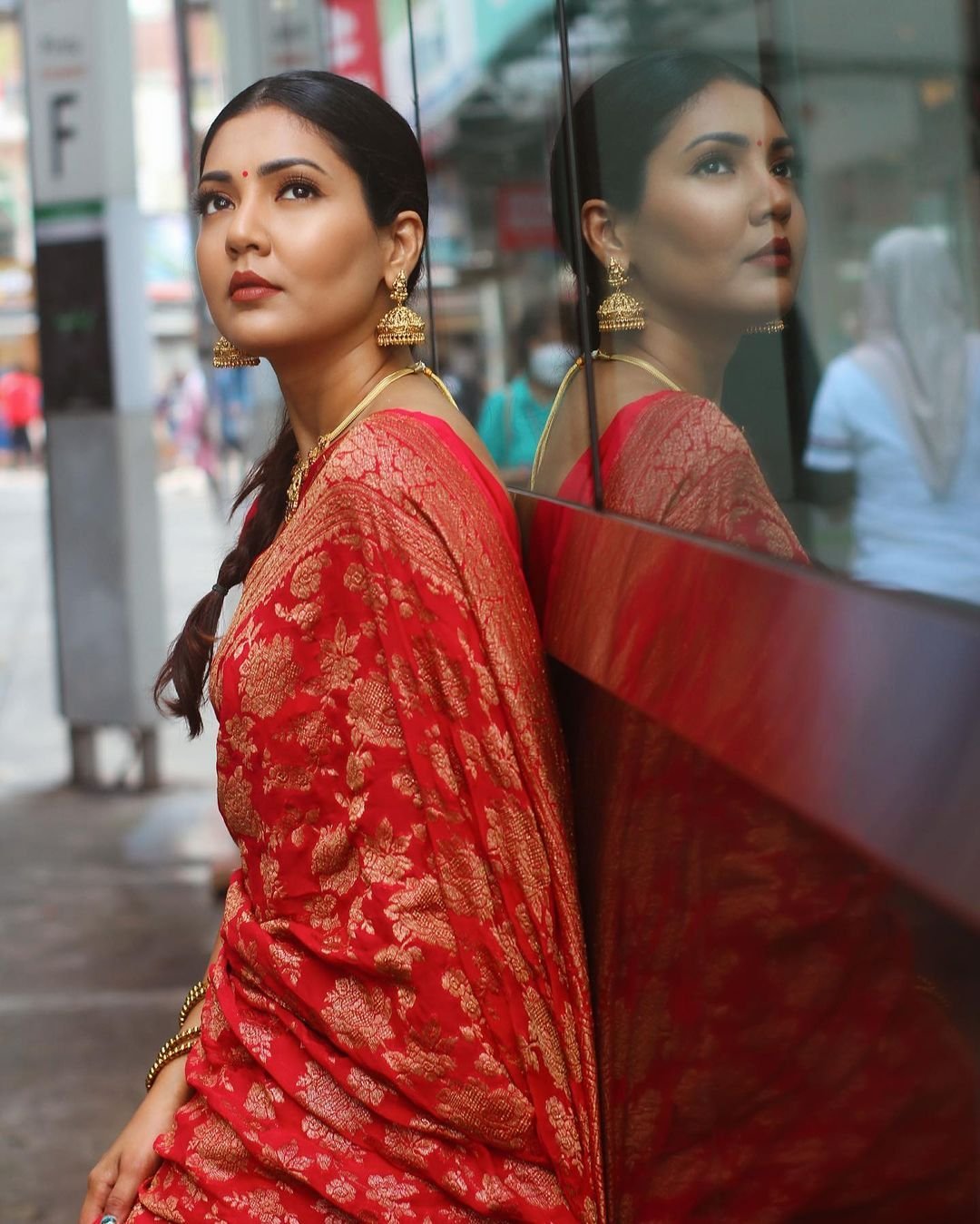 Quintessential Red Pure Soft Kanjivaram Silk Saree With Magnific Blouse Piece - Almaari Fashion