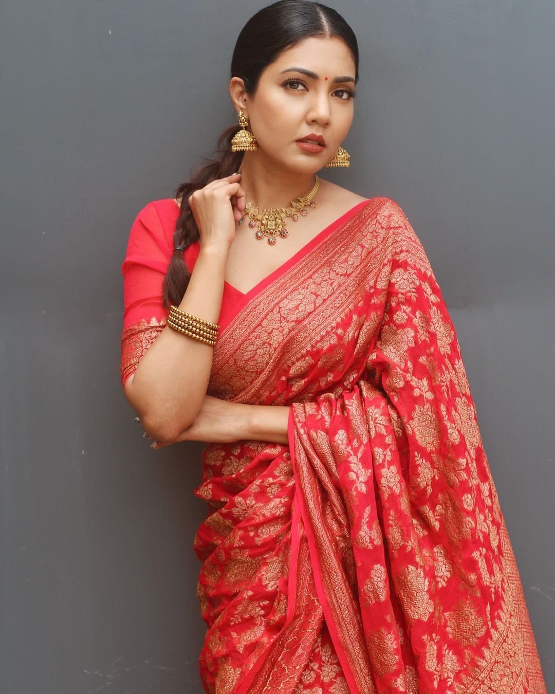 Quintessential Red Pure Soft Kanjivaram Silk Saree With Magnific Blouse Piece - Almaari Fashion