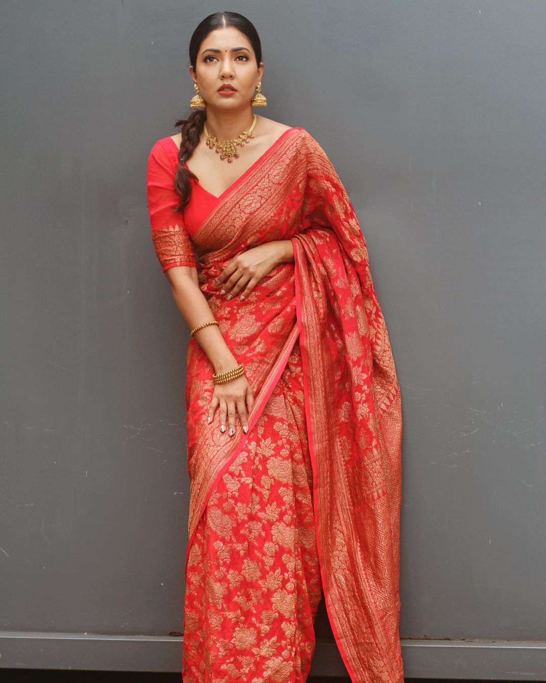 Quintessential Red Pure Soft Kanjivaram Silk Saree With Magnific Blouse Piece - Almaari Fashion