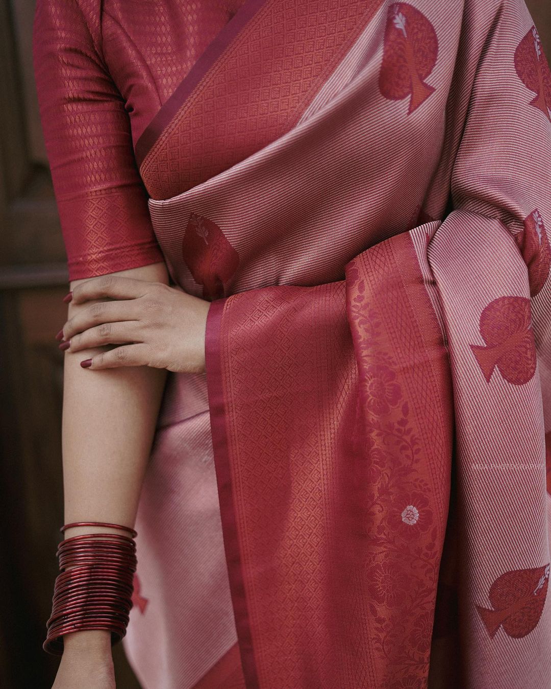 Radish Tomato Pure Kanjivaram Silk Saree With Attractive Blouse Piece - Almaari Fashion