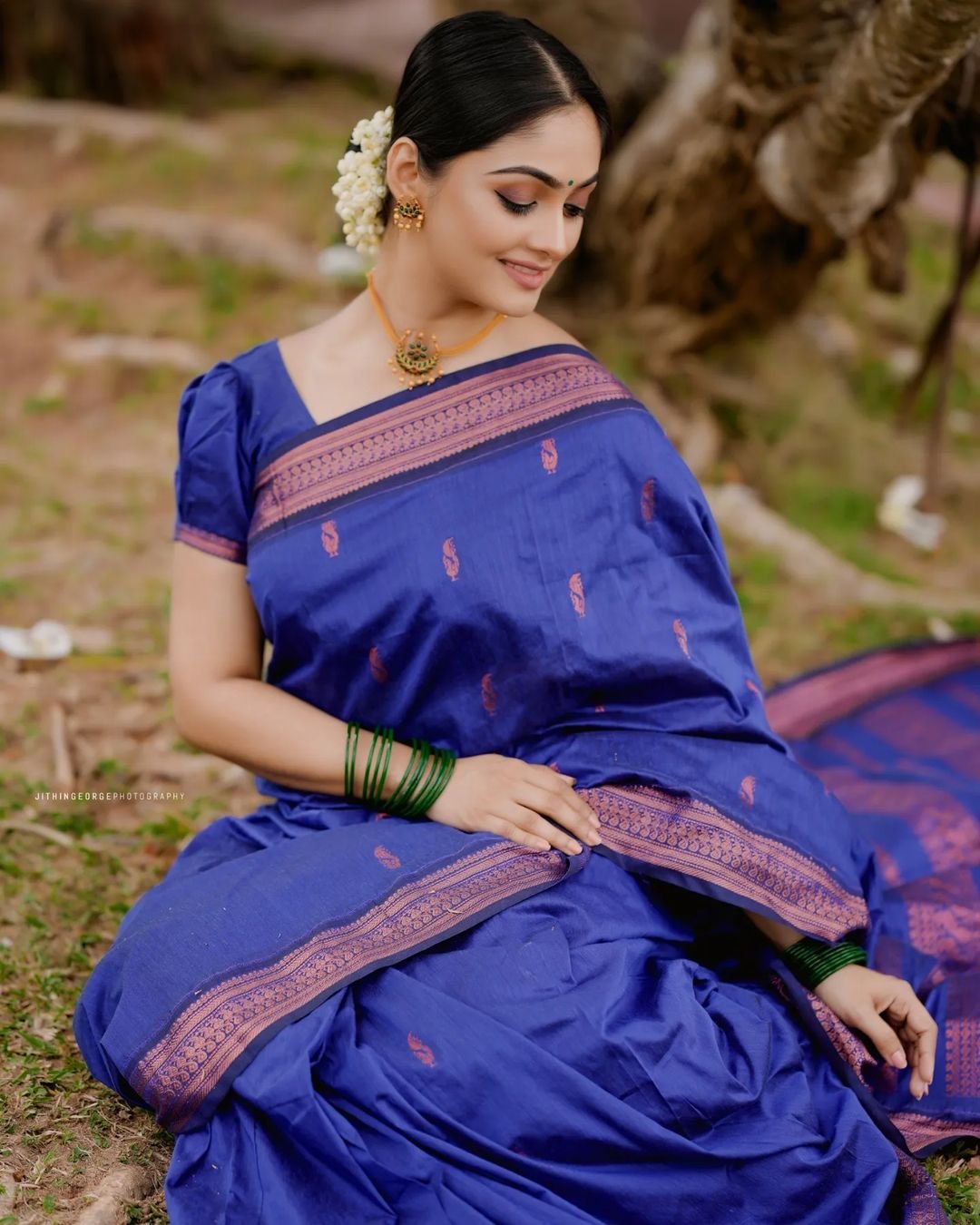 Royal Blue Pure Kanjivaram Silk Saree With Attractive Blouse Piece - Almaari Fashion