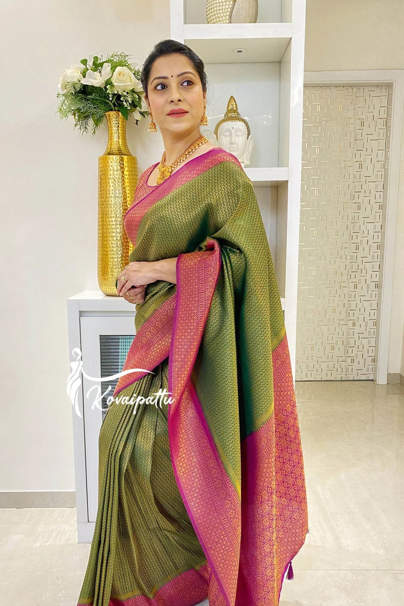 Snazzy Dark Green & Magenta Pure Kanjivaram Silk With Confounding Blouse Piece - Almaari Fashion