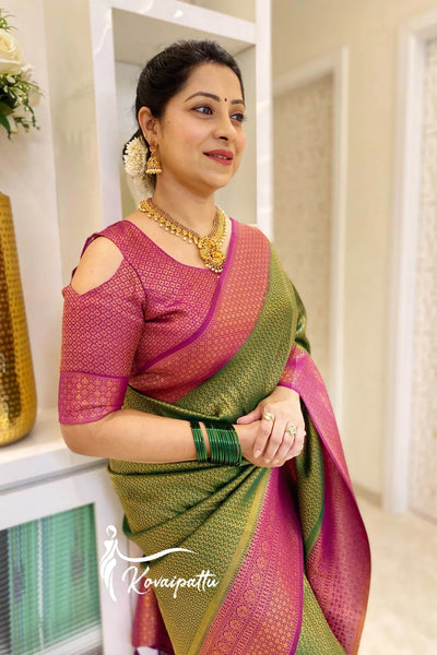 Snazzy Dark Green & Magenta Pure Kanjivaram Silk With Confounding Blouse Piece - Almaari Fashion