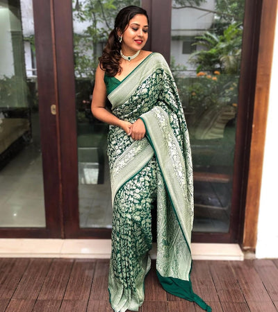 Snazzy Green Pure Kanjivaram Silk With Confounding Blouse Piece - Almaari Fashion