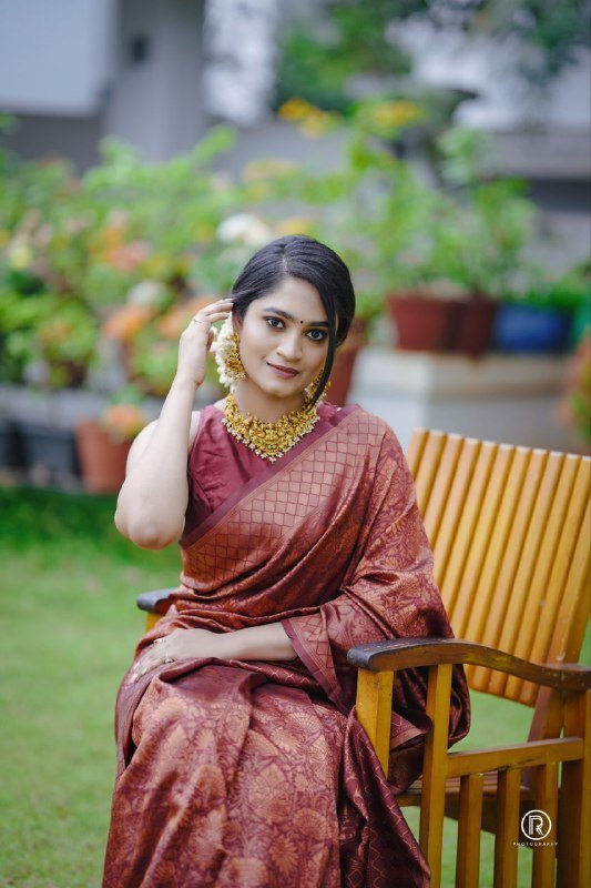 Snazzy Maroon Pure Kanjivaram Silk Saree With Confounding Blouse Piece - Almaari Fashion