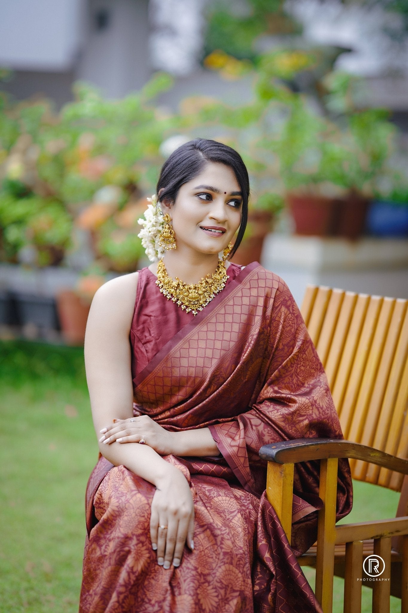 Snazzy Maroon Pure Kanjivaram Silk Saree With Confounding Blouse Piece - Almaari Fashion