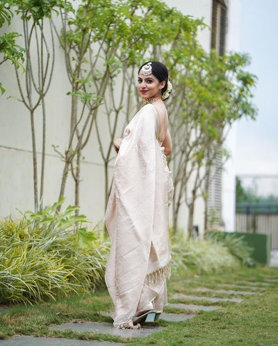 Staring Off White Pure Kanjivaram Silk With Tempting Blouse Piece - Almaari Fashion