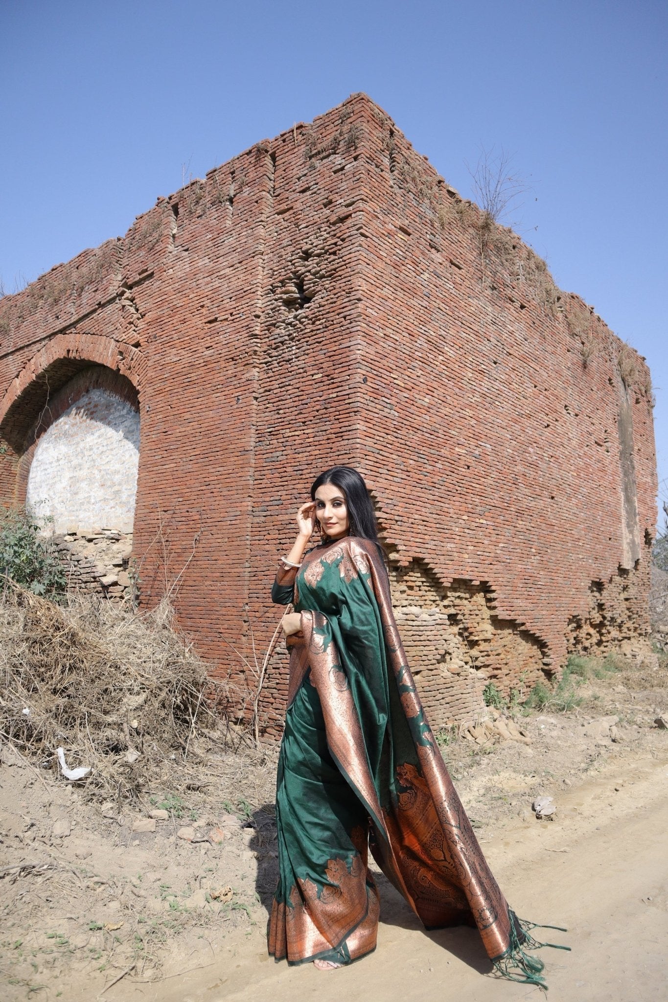 Stunning Dark Green Pure Kanjivaram Silk Saree Stylish Blouse Piece - Almaari Fashion