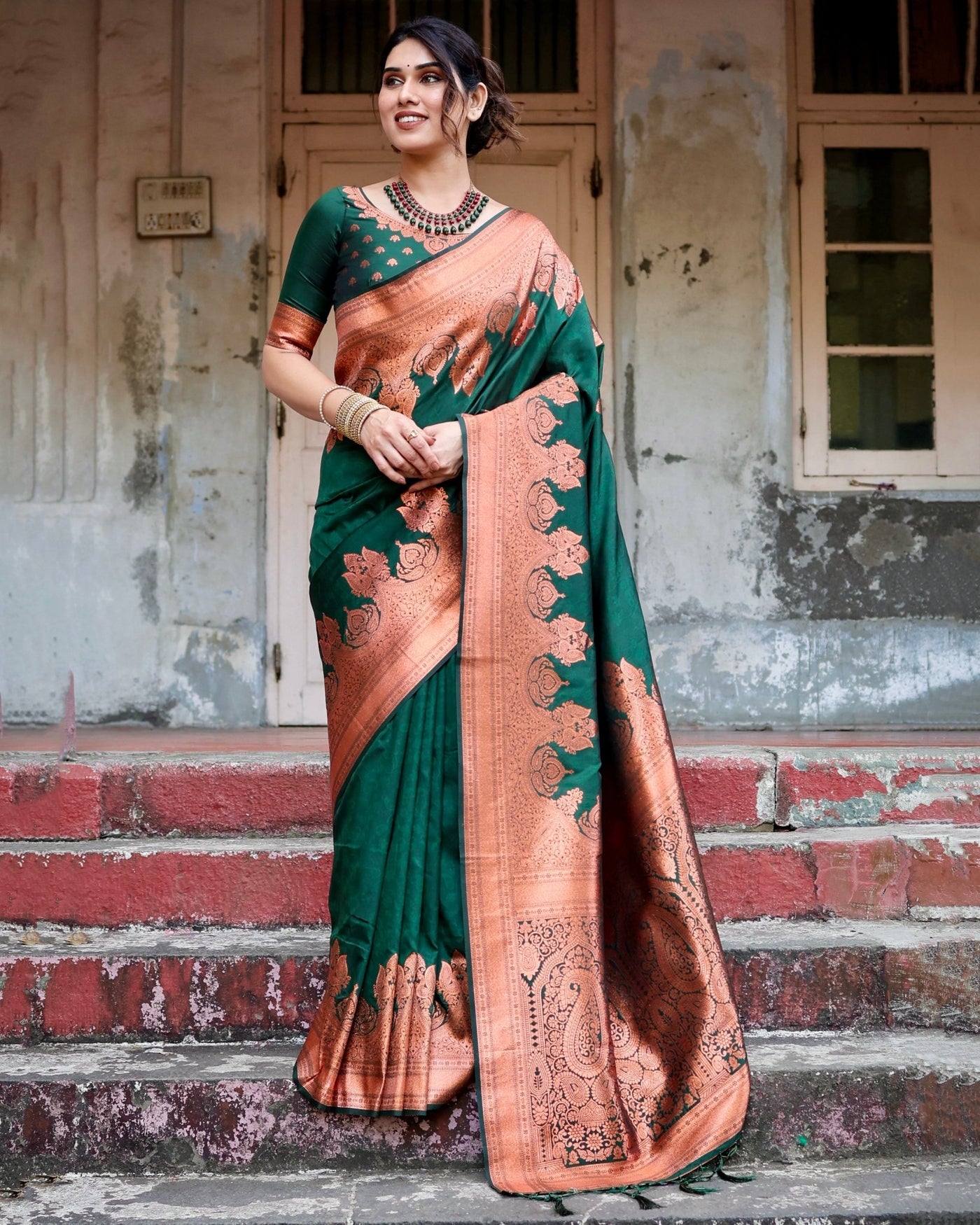 Sumptuous Green Pure Kanjivaram Silk Saree With Attractive Blouse Piece - Almaari Fashion