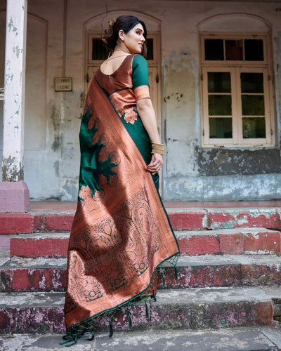 Sumptuous Green Pure Kanjivaram Silk Saree With Attractive Blouse Piece - Almaari Fashion