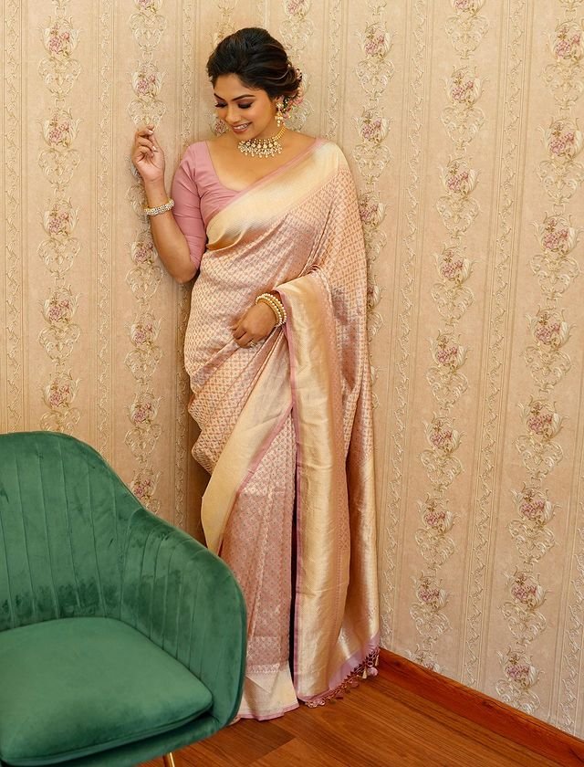 Symmetrical Baby Pink Pure Kanjivaram Silk With Engrossing Blouse Piece - Almaari Fashion