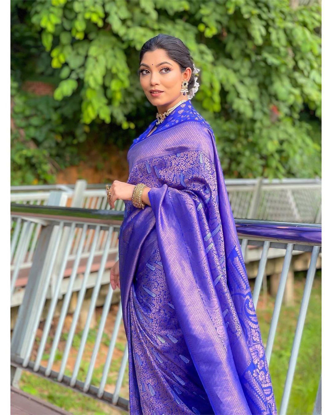 Symmetrical Blue Pure Kanjivaram Silk With Engrossing Blouse Piece - Almaari Fashion