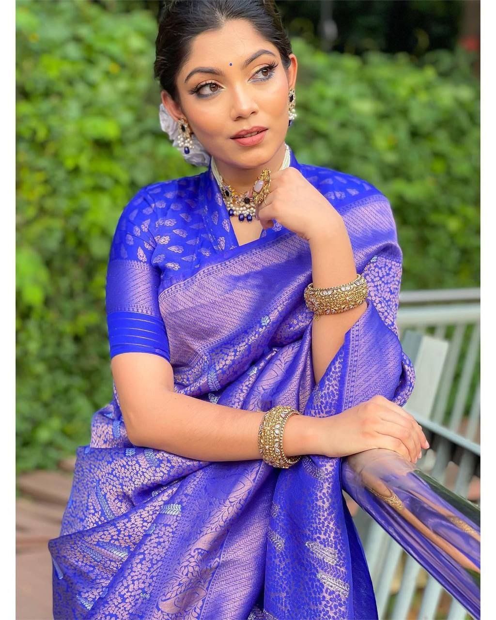 Symmetrical Blue Pure Kanjivaram Silk With Engrossing Blouse Piece - Almaari Fashion