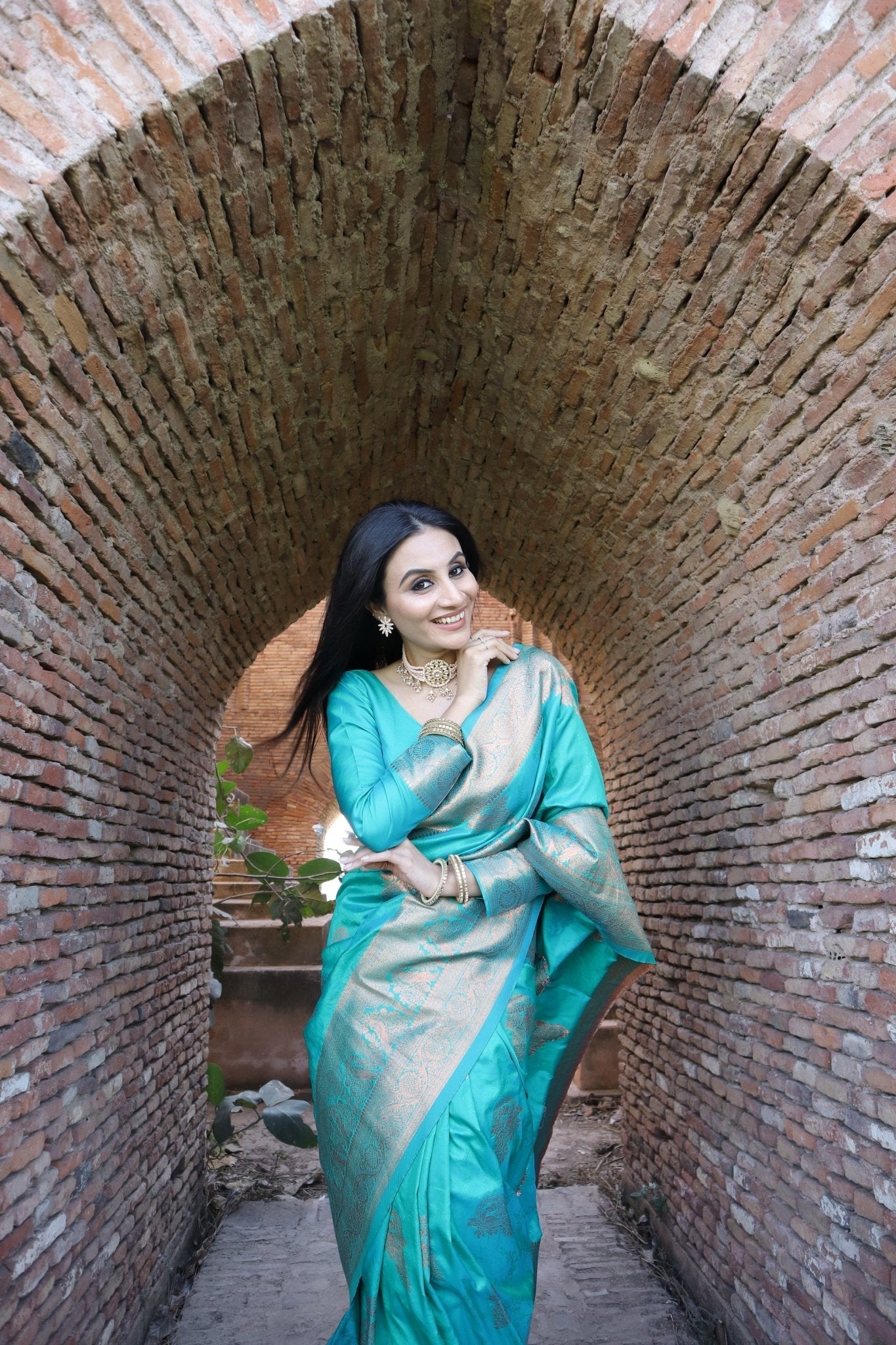 Trendy Sea Green Pure Kanjivaram Silk Saree With Moiety Blouse Piece - Almaari Fashion